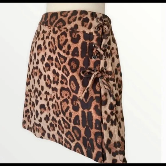 Hayden Los Angeles Leopard Side Lace Mini Skirt. NWOT. Size Medium - Picture 7 of 8